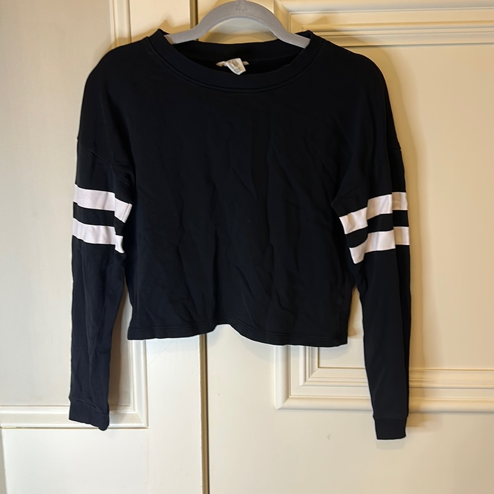 H&M Girl’s 12-14Y Black Cropped Sweatshirt W/ White Striped Sleeves